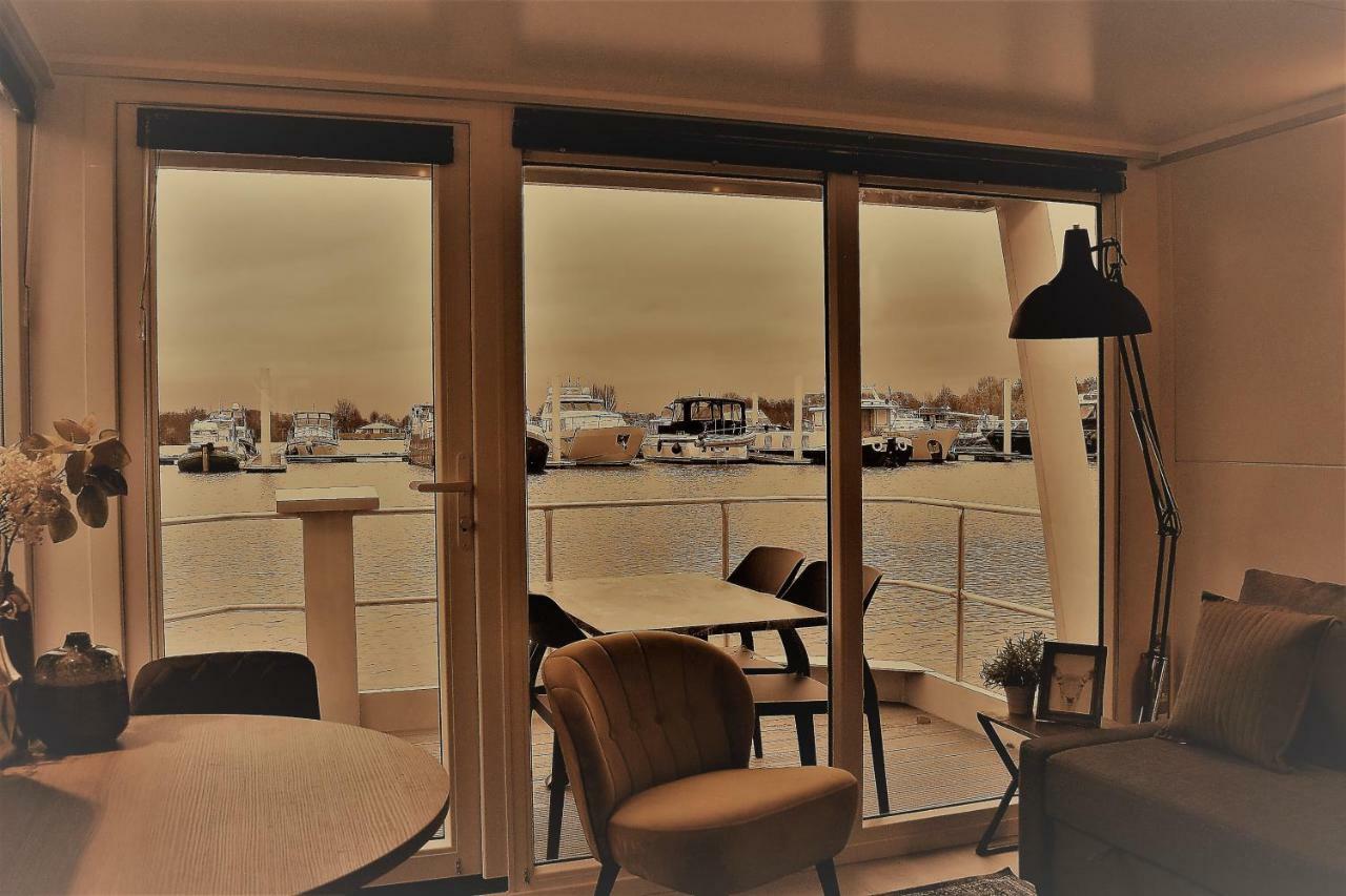 Cozy floating boatlodge Maastricht. Buitenkant foto