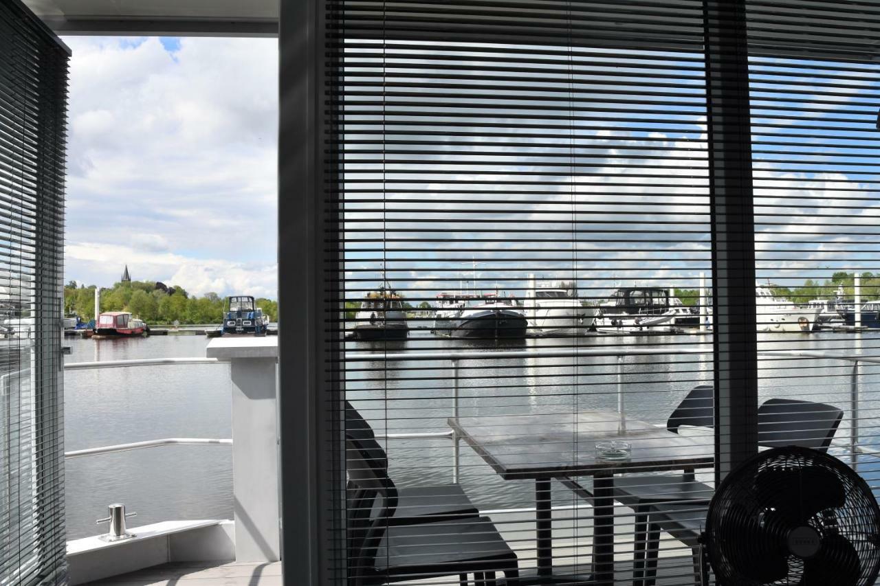 Cozy floating boatlodge Maastricht. Buitenkant foto